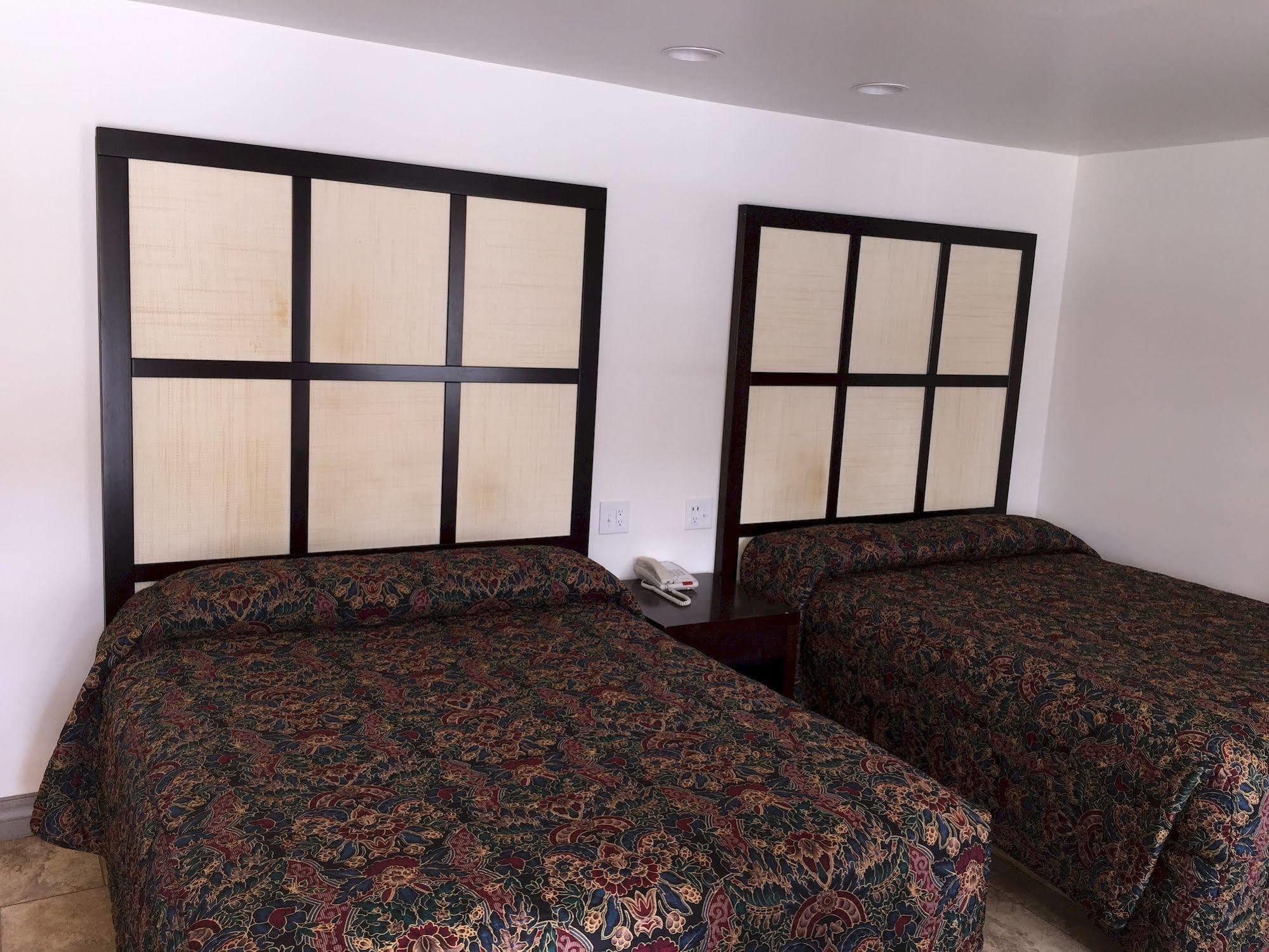 Roswell Inn Εξωτερικό φωτογραφία
