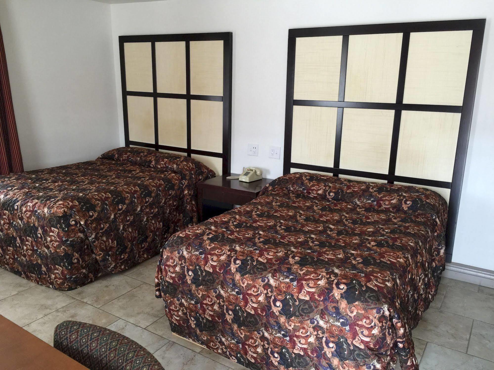 Roswell Inn Εξωτερικό φωτογραφία